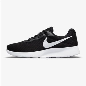 Nike tanjun shoe womens size 10.